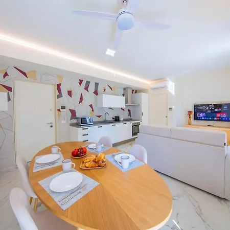 New Apt, Free Parking 2 Min From The Sea *