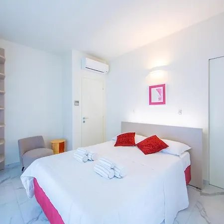 New Apt, Free Parking 2 Min From The Sea