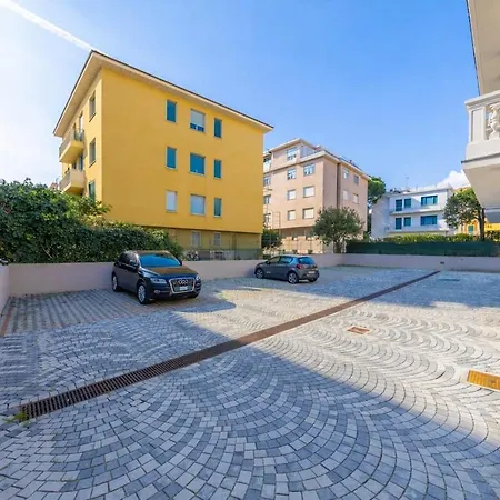 New Apt, Free Parking 2 Min From The Sea