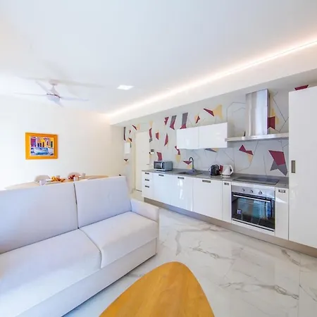 Apartment New Apt, Free Parking 2 Min From The Sea *